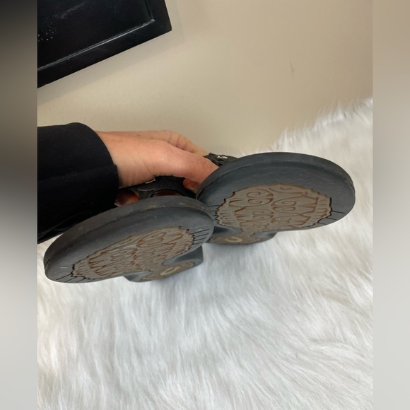 Olykai Ohana Black Flip Flops - Picture 9 of 9